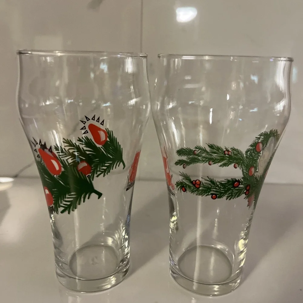 2 Bob's Big Boy Restaurant & Bakery Wreath Holidays Christmas Glass Cup  #7601